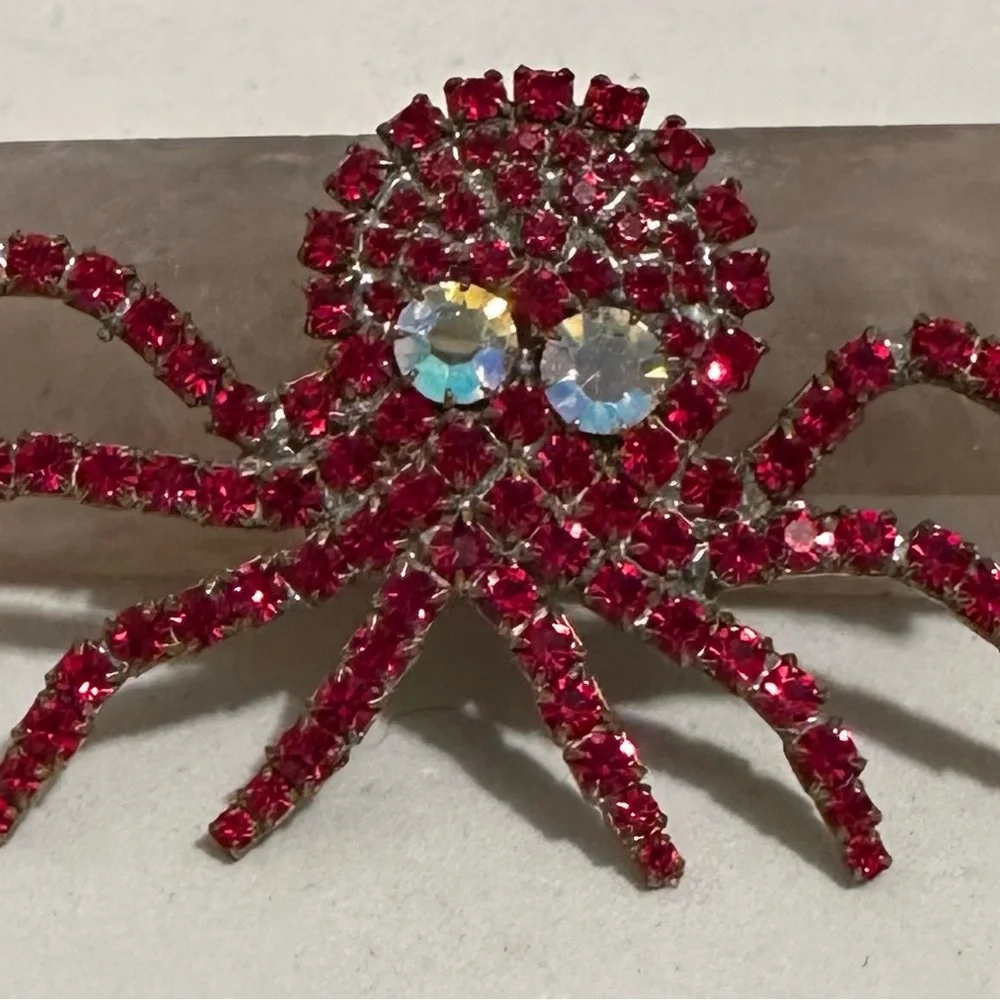 Czech rhinestone roach - Picture 2 of 7
